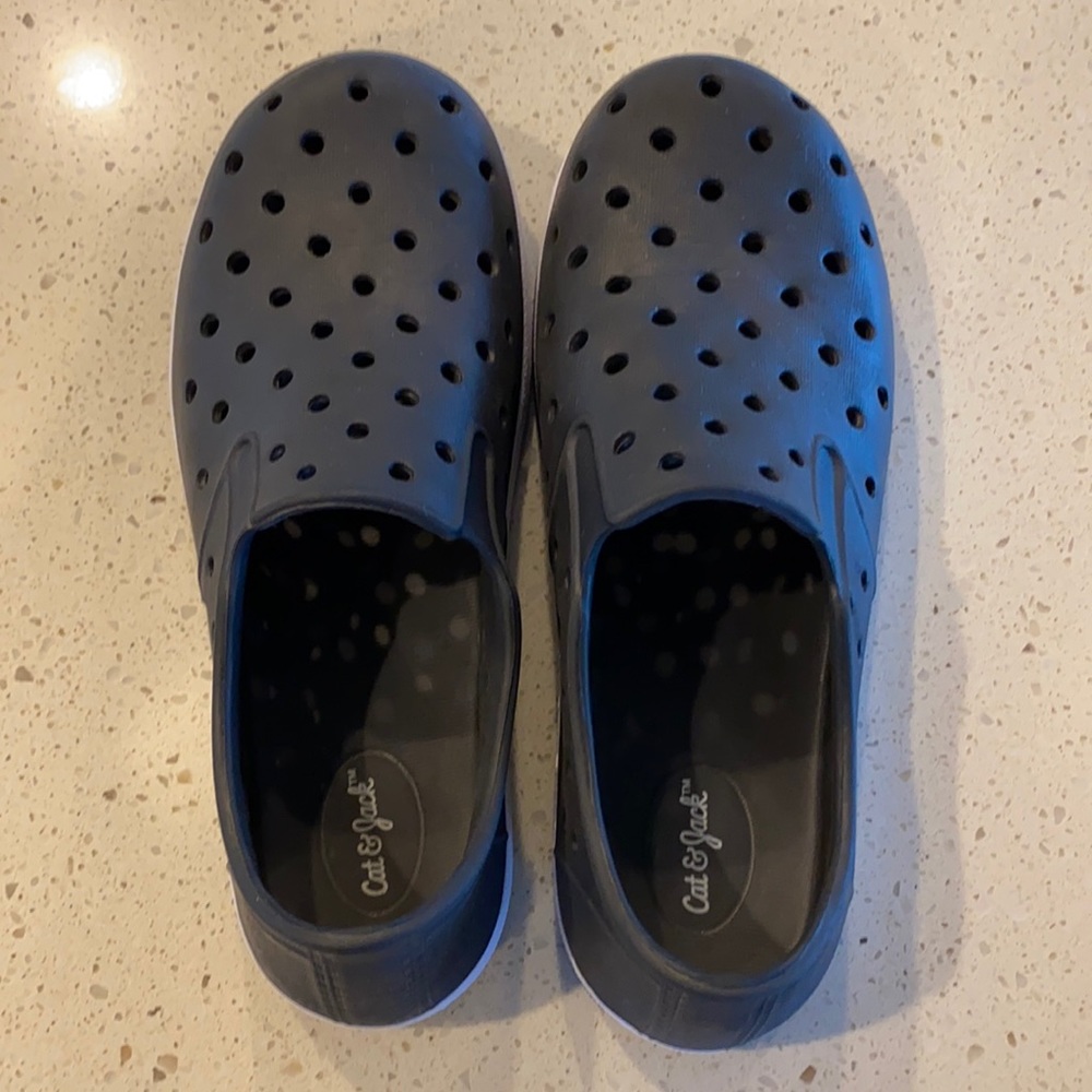Like new Cat & Jack water shoes, Size 4
